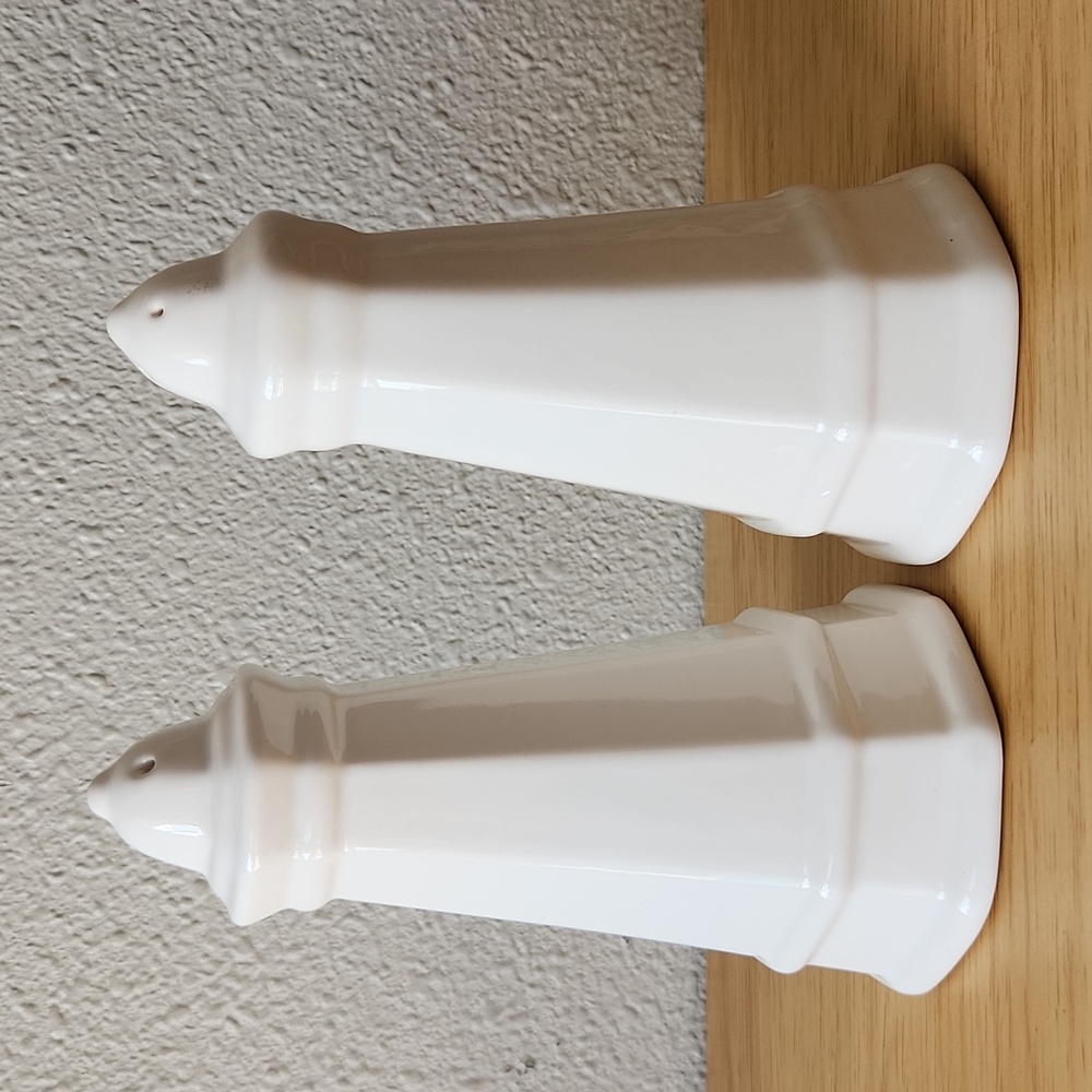 Pfaltzgraff Heritage White Salt and pepper Shakers